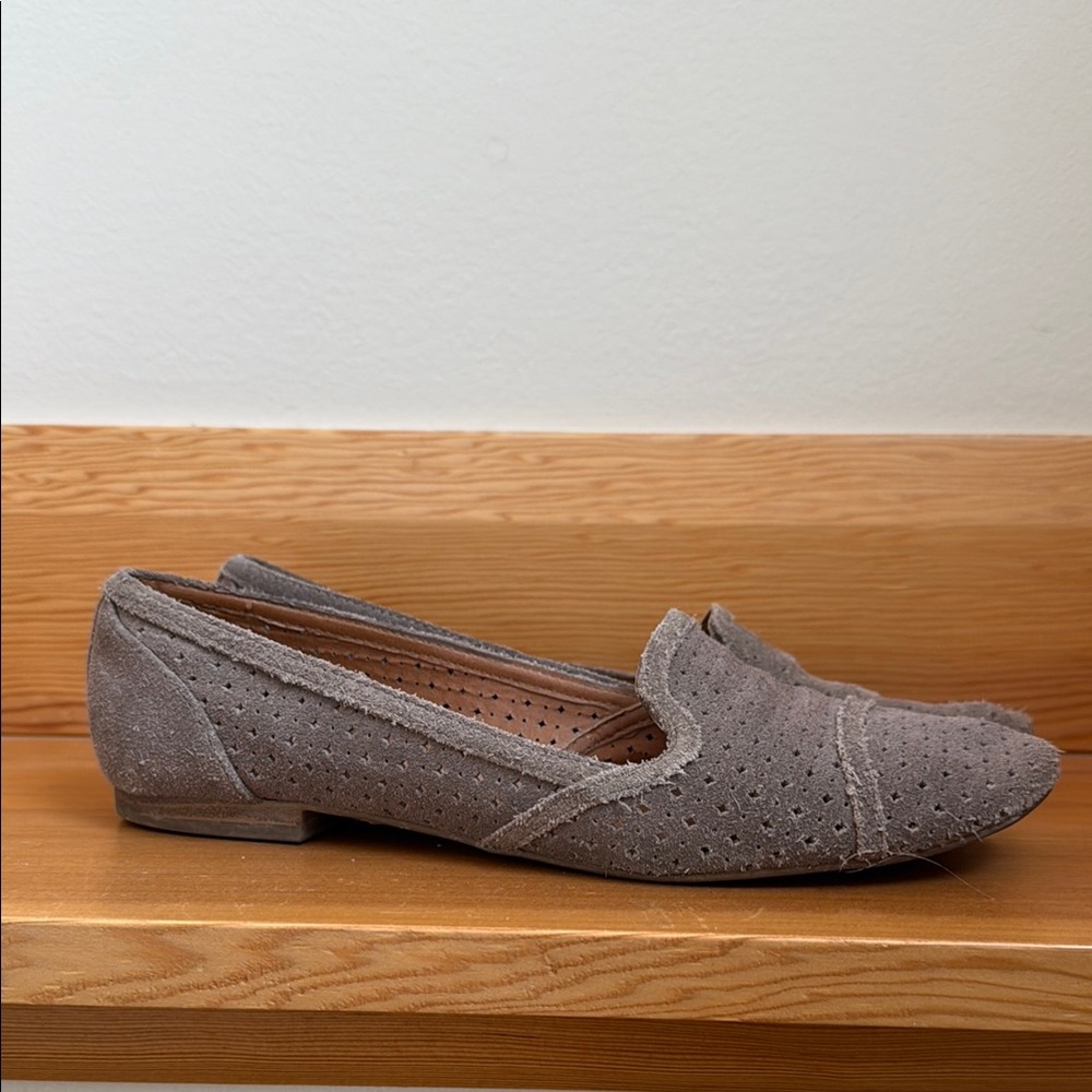 Dolce Vita 9 Taupe Suede Women's laser cut heeled driving Loafers